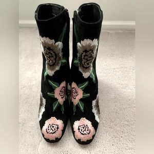 Rebecca Minkoff embroidered black suede boots Size 9.5